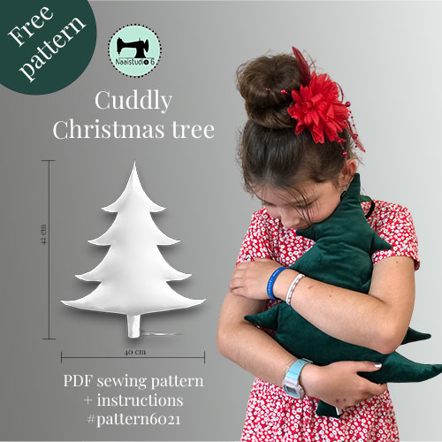 kind knuffelt een knuffelbare kerstboom gemaakt bij naaistudio 6