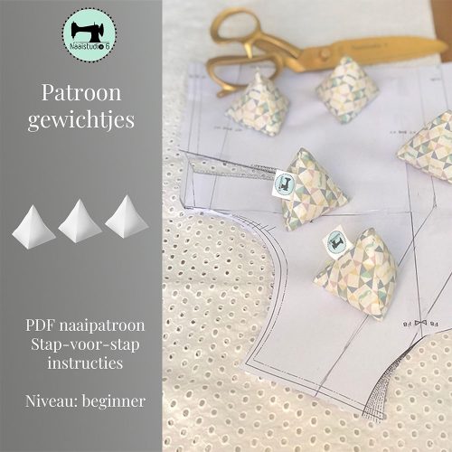 Set van 5 gekleurde patroongewichtjes driehoekige patroon gewichtjes voor naaien en quilten Papieren gewichtjes in verschillende kleuren Handig hulpmiddel voor naailiefhebbers Glazen patroongewichtjes op een witte achtergrond